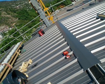 Gewerbehalle mit Wohnungen in Baltschieder VS