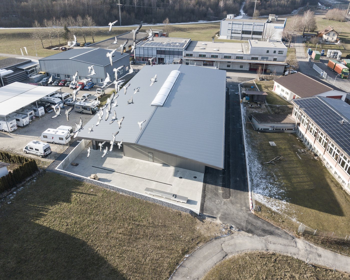 Halle de stockage (d`entreposage) Ast Birrer GmbH à Pieterlen